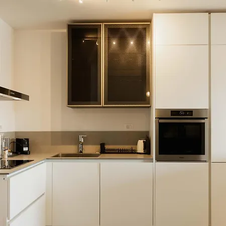 Apartman Minimalist Haven With Balcony And Garage Parking Place *