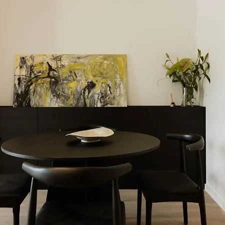 Minimalist Haven With Balcony And Garage Parking Place Lägenhet *