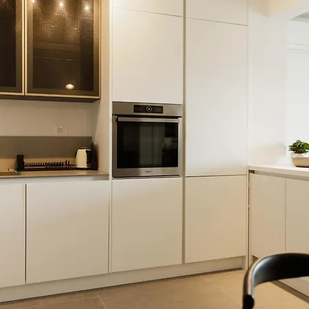 شقة Minimalist Haven With Balcony And Garage Parking Place سبليت