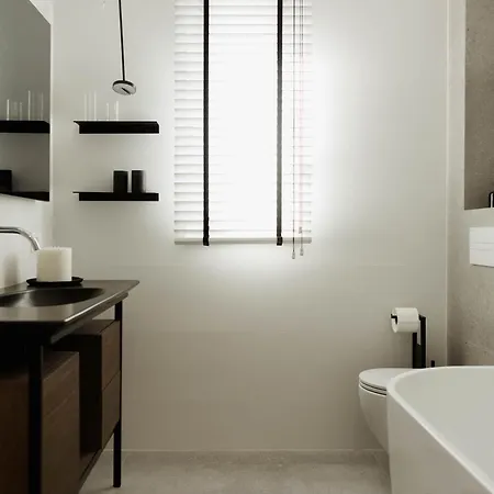 Minimalist Haven With Balcony And Garage Parking Place شقة سبليت