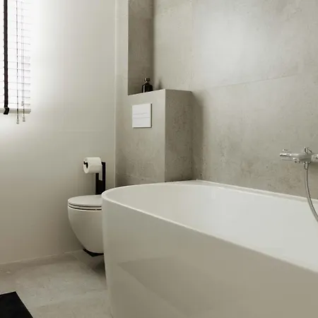 Minimalist Haven With Balcony And Garage Parking Place سبليت