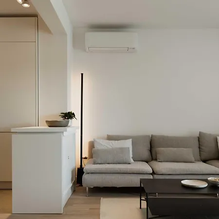 Minimalist Haven With Balcony And Garage Parking Place شقة