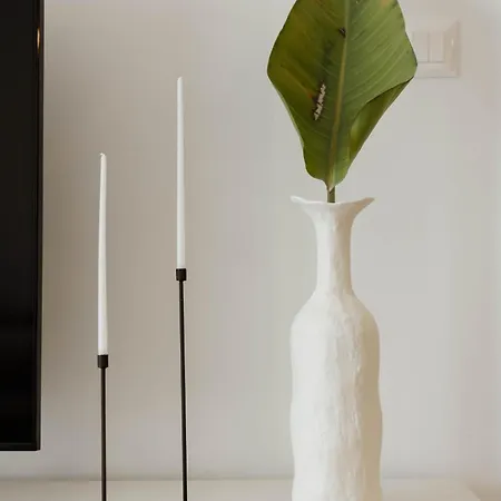 Minimalist Haven With Balcony And Garage Parking Place * سبليت